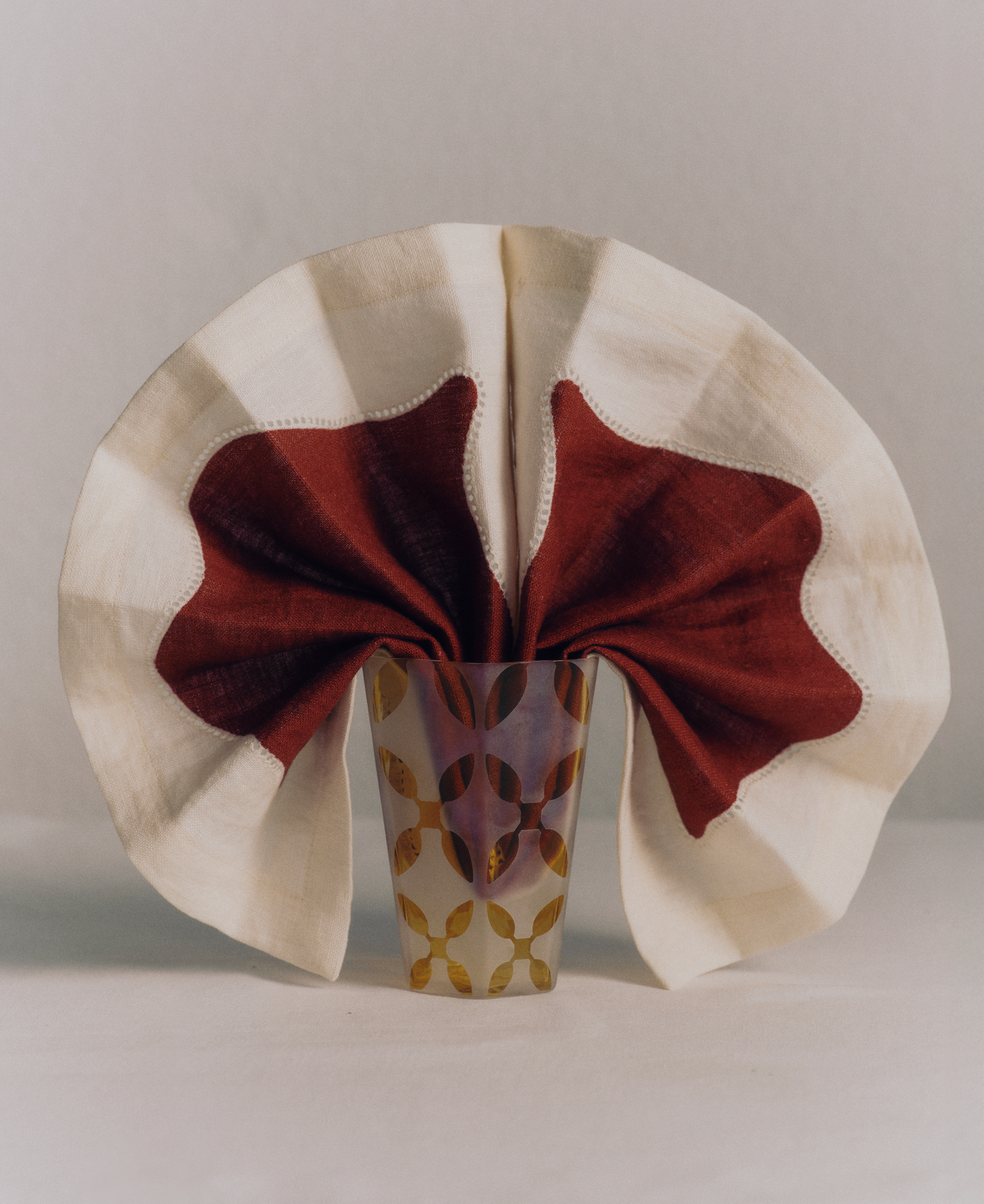 Les Courbes  Napkin Carmin